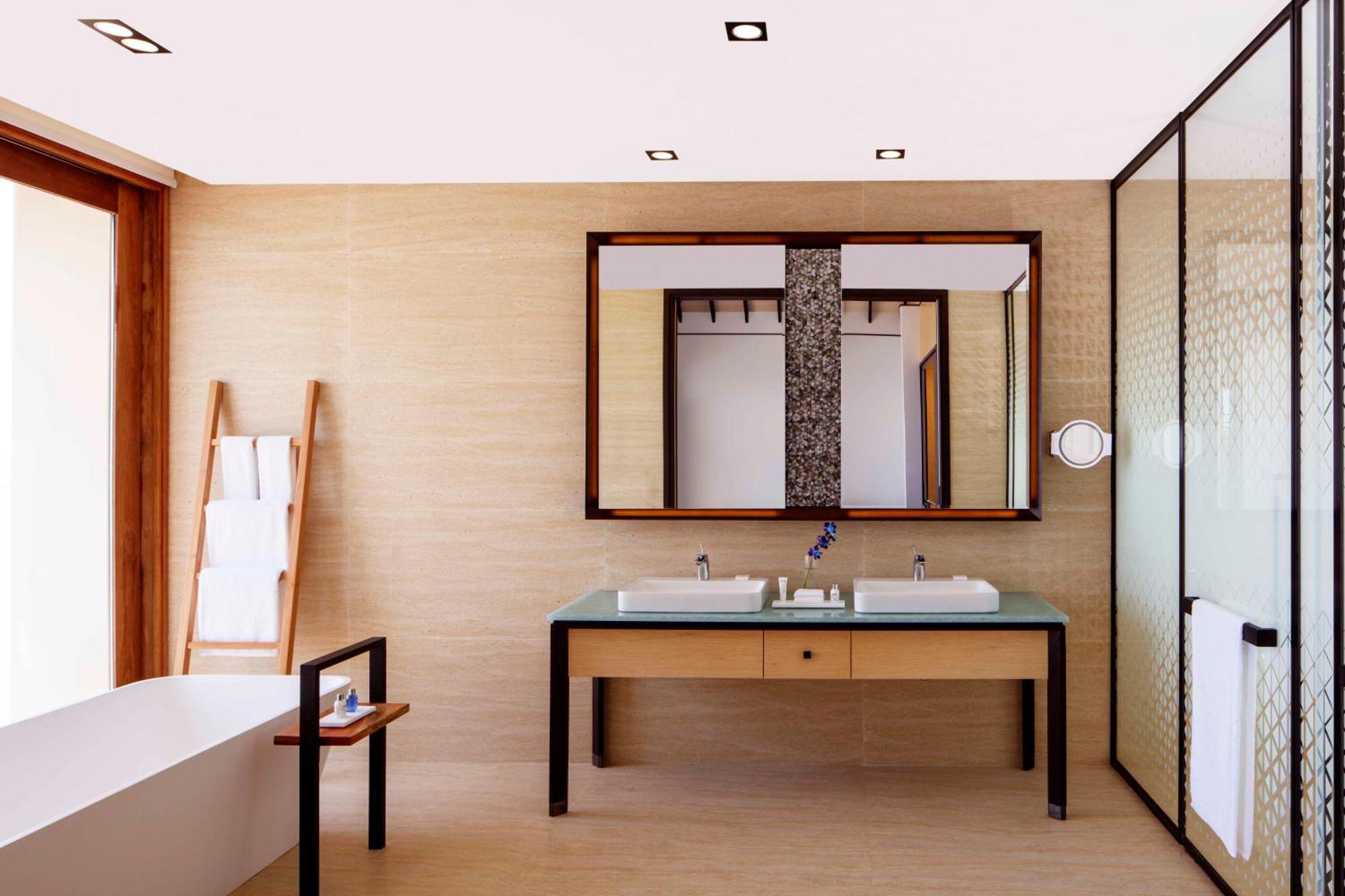 Radisson Blu Maldives With 50 Percent Off On Sea Plane Round Trip 03 Nights & Above Ośrodek wypoczynkowy 5*