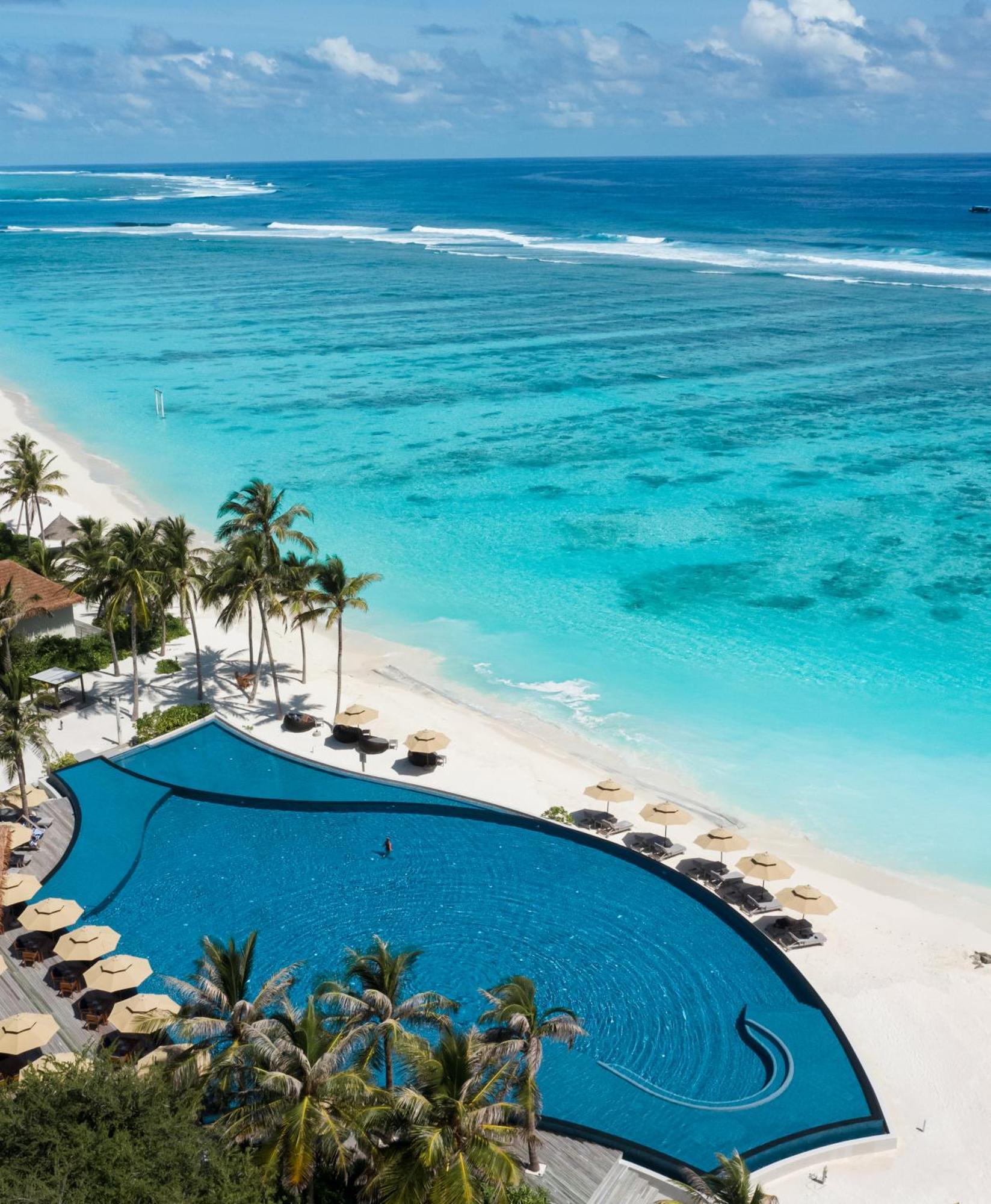 Complex Radisson Blu Maldives With 50 Percent Off On Sea Plane Round Trip 03 Nights & Above Fenfushi